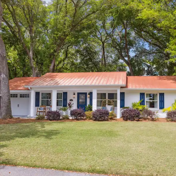 PRISTINE COASTAL COTTAGE