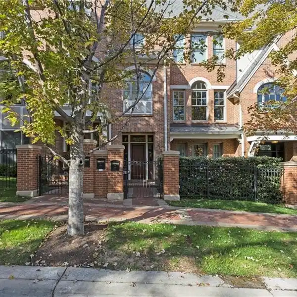 RARE KIRKWOOD TOWNHOME