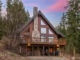 Picturesque Custom Lodge Above Lake Cle Elum