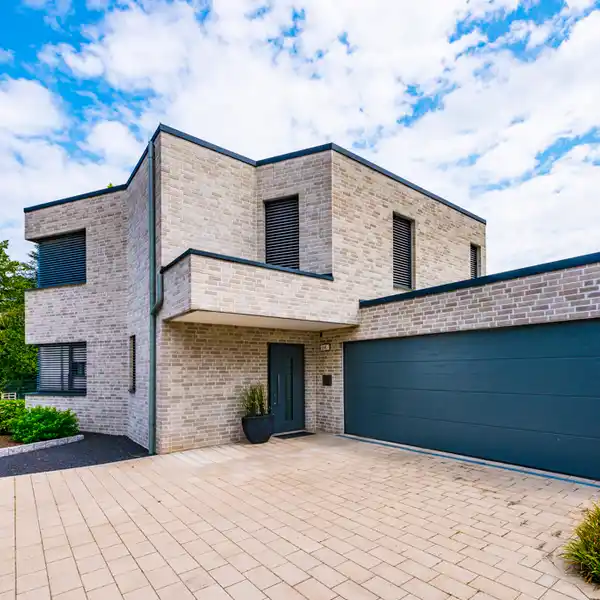 PRESTIGIOUS ENERGY-EFFICIENT MODERN PROPERTY