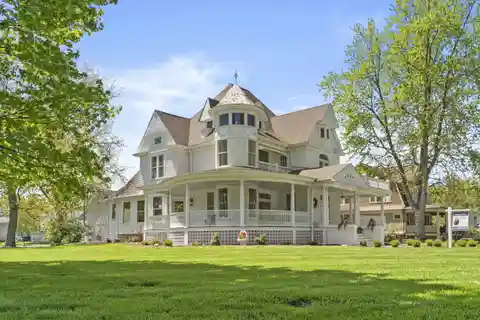 The Grand Root Mansion