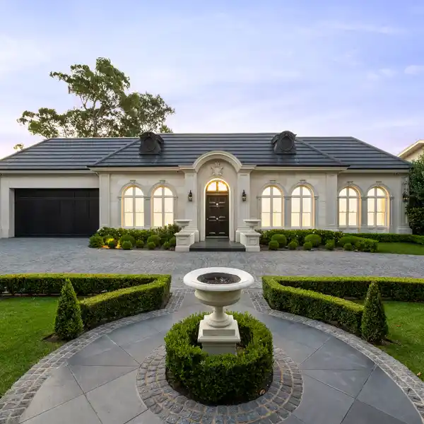 EXQUISITE RESIDENCE IN THE HEART OF TUSMORE