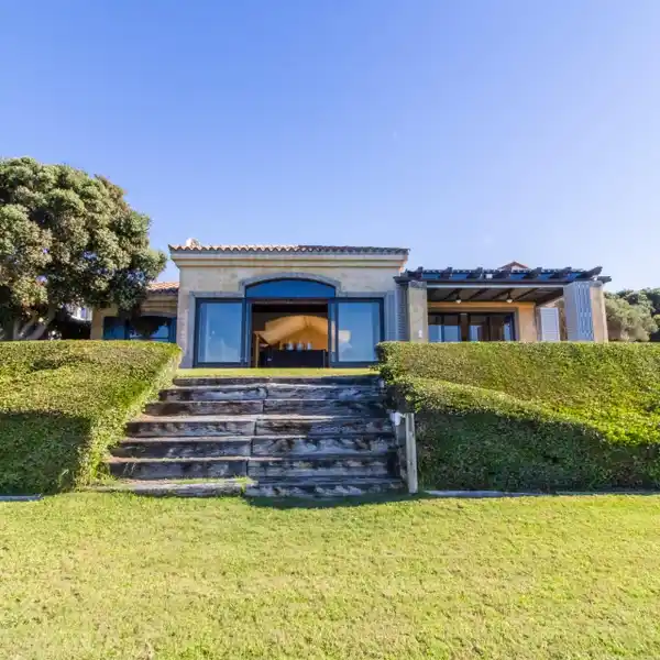 TIMELESS COASTAL SANCTUARY