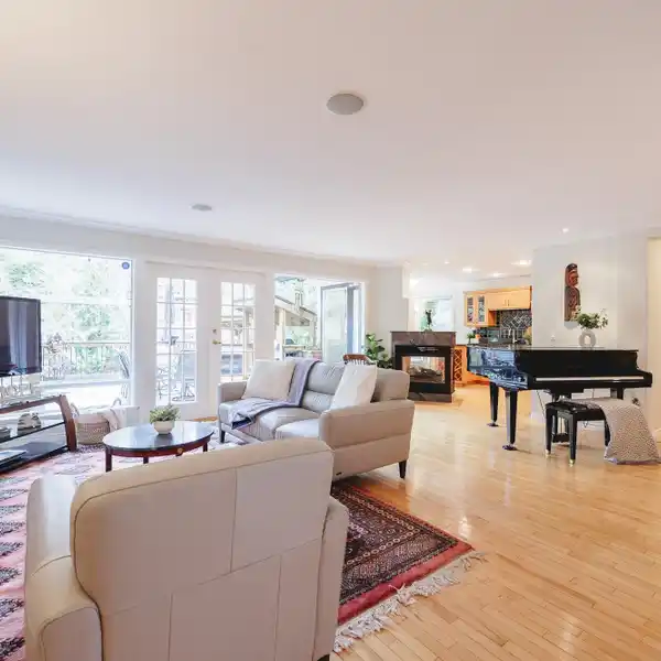METICULOUSLY MAINTAINED RANCHER
