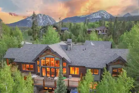 Immaculate Home in Three Peaks