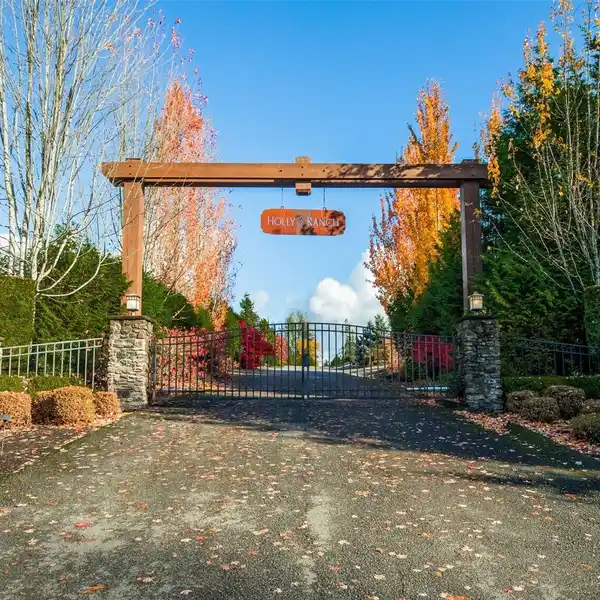PRIVATE ESTATE LIVING WITH ELEVATED NORTHWEST ELEGANCE