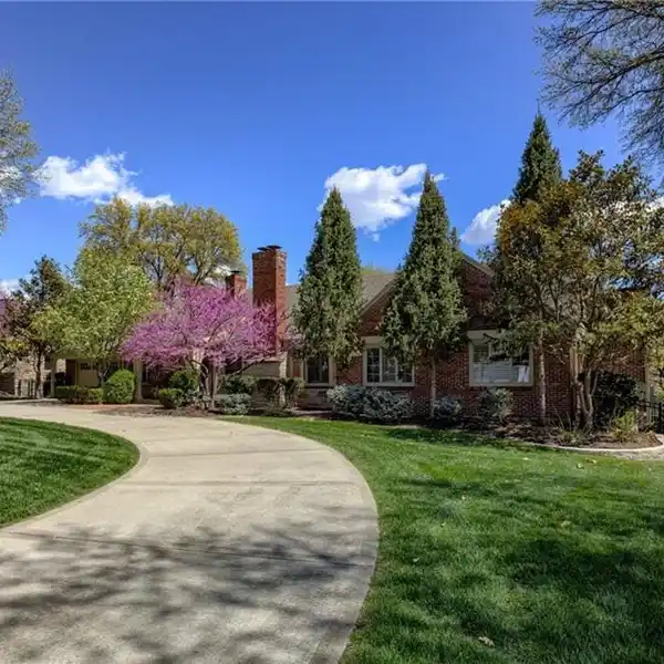 BEAUTIFULLY UPDATED RESIDENCE IN LEAWOOD ESTATES