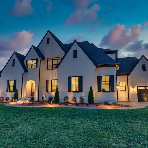 MOVE-IN READY HOME ON PRIME PROPERTY