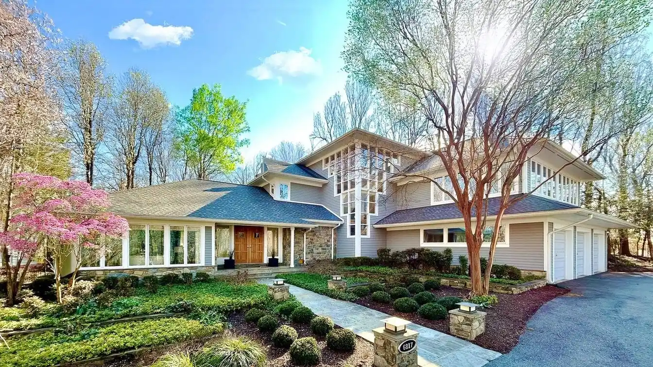 Exceptional Home in Prestigious Palisades