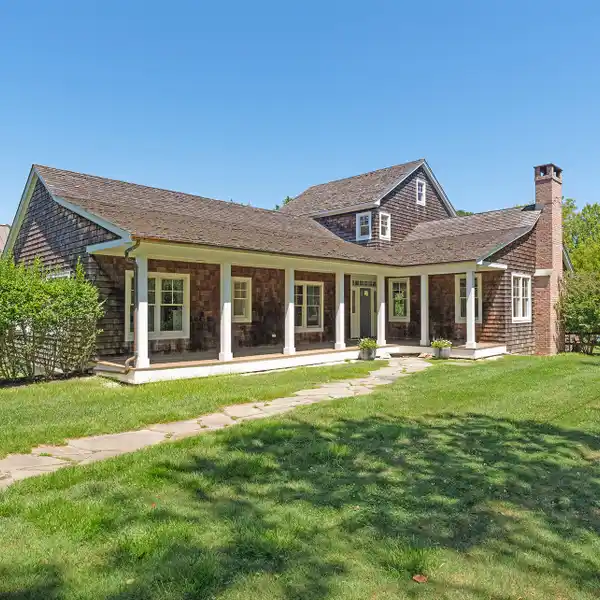 CHARM AND ELEGANCE IN THE HISTORIC WHALING VILLAGE