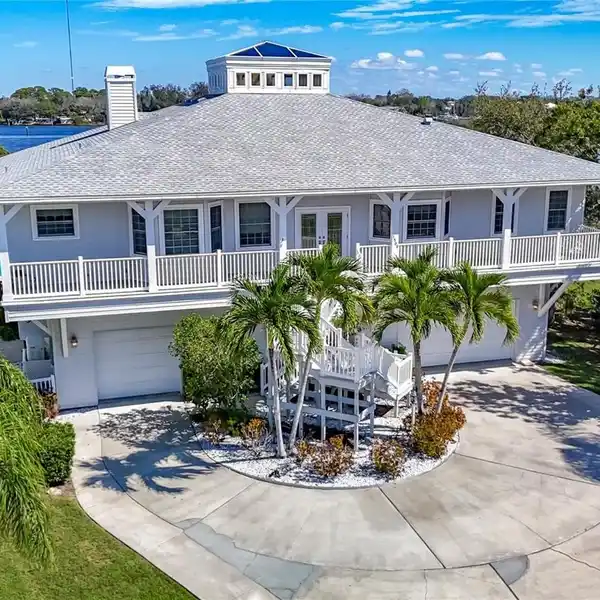 ELEGANT MASTER SUITE WITH SPA-STYLE BATH RETREAT