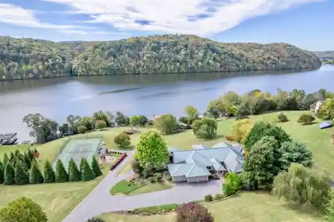 Impressive Waterfront Retreat on Claytor Lake