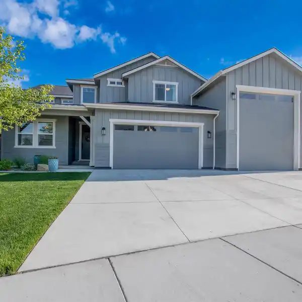 REFINED LUXURY AWAITS IN SKY MESA