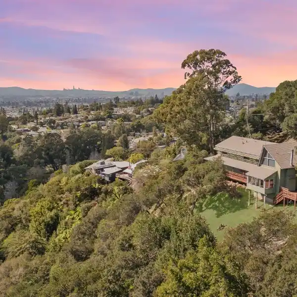 EXCEPTIONAL ESTATE PERCHED ATOP A SERENE MOUNTAIN