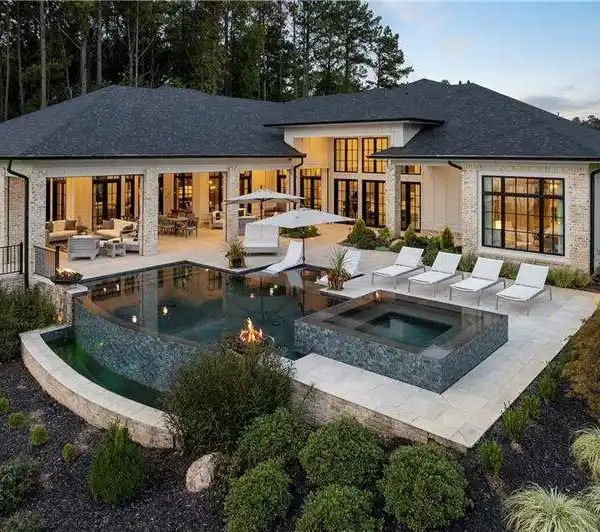 EXQUISITE MODERN TRANSITIONAL LAKESIDE HOME