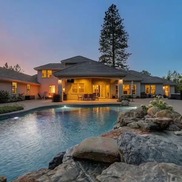 EXCEPTIONAL PROPERTY IN CONVENIENT LOCATION