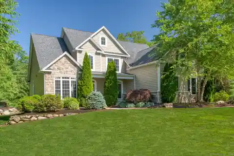 Like-New Colonial on a Private Lot