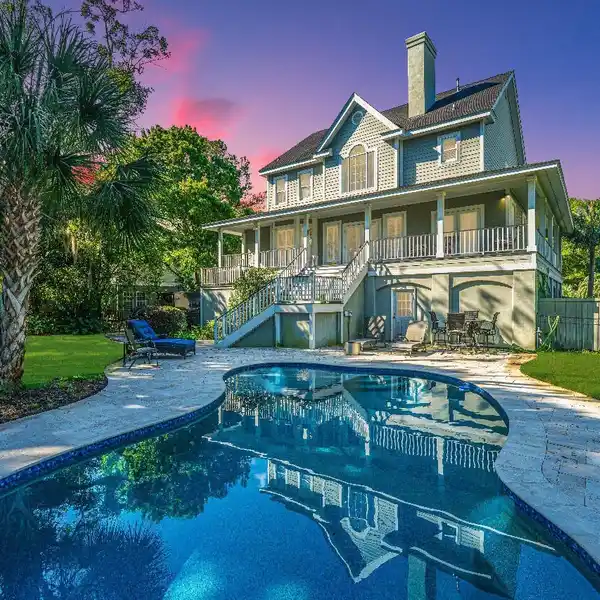 GRACIOUS RESIDENCE IN HEADQUARTERS PLANTATION