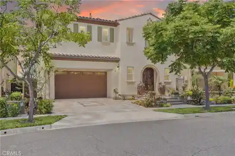 Beautifully Upgraded Home in Highlands