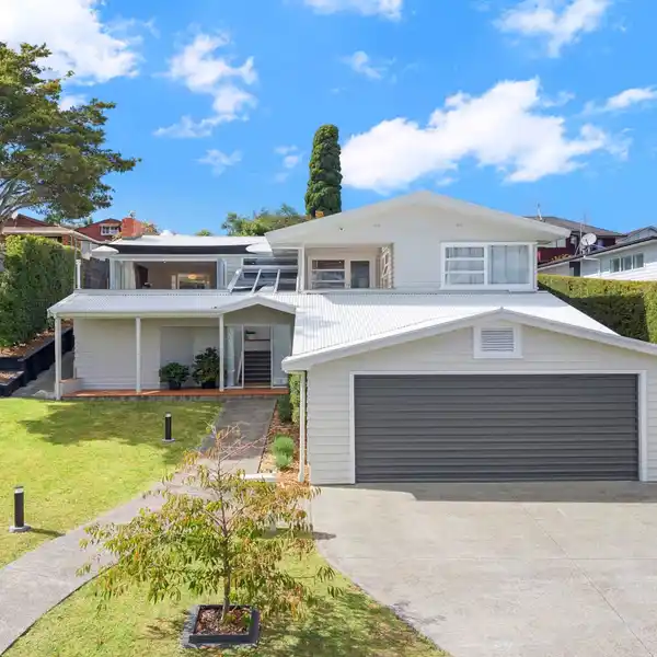 NEAR-PERFECT FAMILY HOME