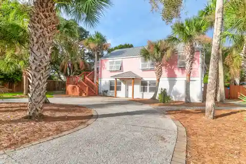 Classic Beach House Third Back from the Ocean