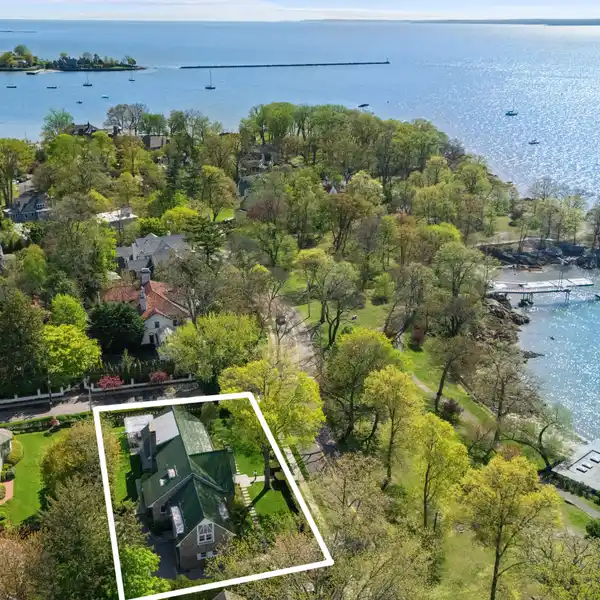 FIVE-STAR COASTAL RETREAT