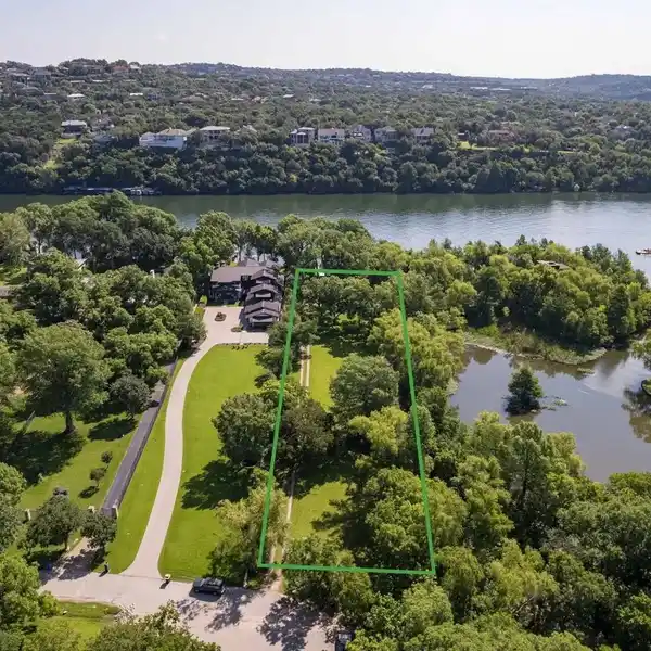 A SERENE LAKE AUSTIN LIFESTYLE