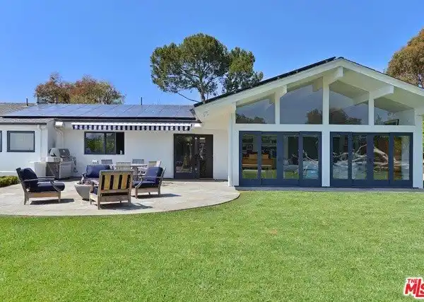 THE ULTIMATE INDOOR-OUTDOOR LIFESTYLE IN MALIBU