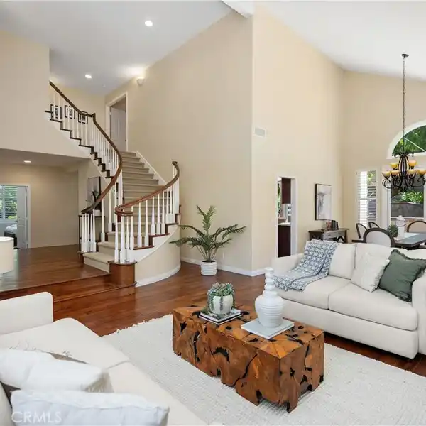 ENTERTAINER’S DREAM IN EXCLUSIVE GUARD-GATED COMMUNITY