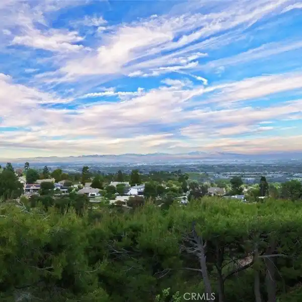 BEAUTIFUL CITY VIEW HOME