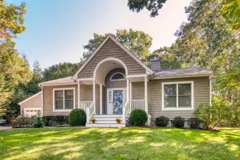 Charming East Hampton Retreat Near Village and Beaches