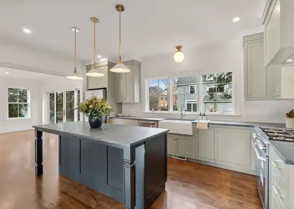 STUNNING AND COMFORTABLE MODERN HOME IN COVETED NEIGHBORHOOD