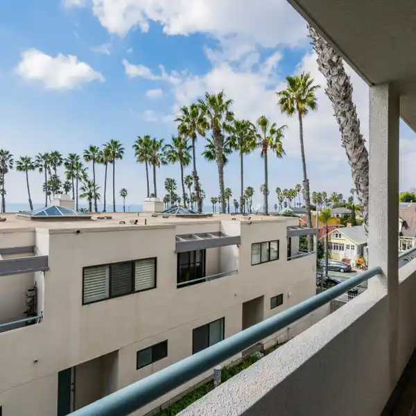 BEAUTIFUL SEA COLONY UNIT WITH WEST FACING OCEAN VIEWS