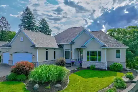 Spacious Walkout Home on Pristine Twin Lakes