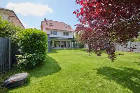 Impressive Home Full of Modern Features