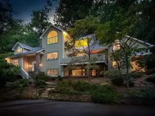 Mountain Retreat in Convenient Location