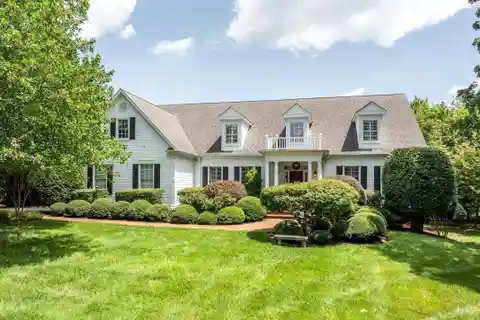 Exquisite Home in a Picturesque Setting