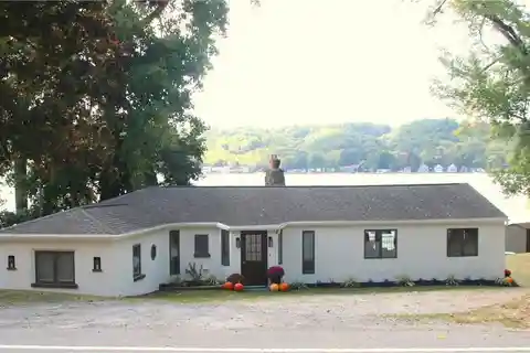 Lakefront Ranch with Private Dock