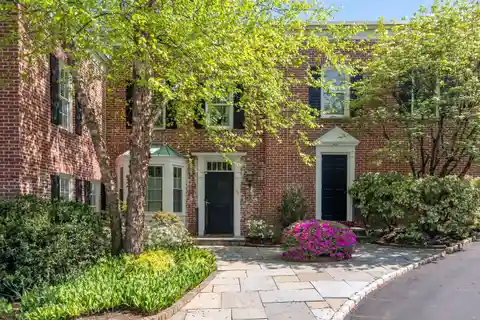 Beautiful Unit in Coveted Canaan Square