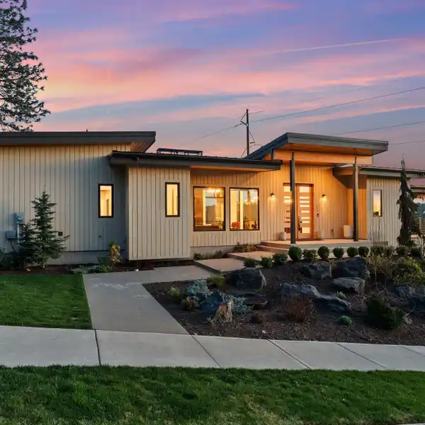 MODERN SMART HOME ON THE BLUFF