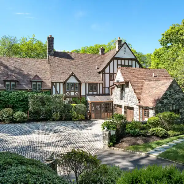 TREASURED CIRCA 1906 RESIDENCE