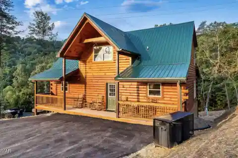 Beautiful Cabin in a Tranquil Community