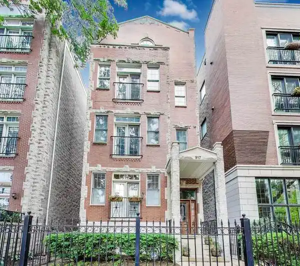 TOTAL RENOVATION WITH A UNIQUE FLOOR PLAN