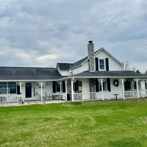 EXTRAORDINARY HOME ON 25 PICTURESQUE ACRES