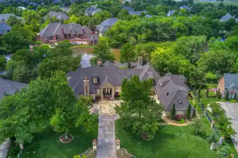 Open-concept Lakefront Stunner