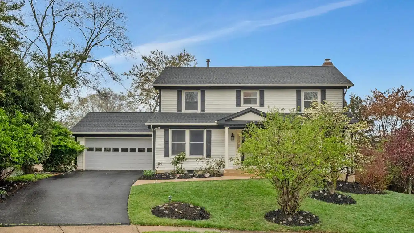 Exquisite Move-in Ready Colonial