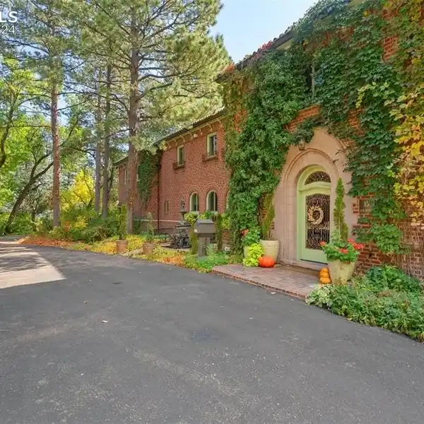 HISTORIC MODIFIED ITALIAN RENAISSANCE MANOR