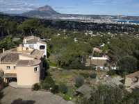 LARGE VILLA WITH FANTASTIC BAY VIEWS
