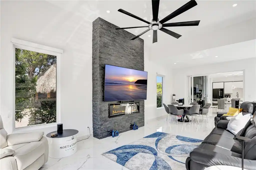 Must-see Home in in Sunny South Florida