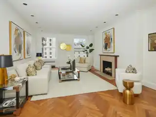 Expansive Nine-Room Residence with Endless Possibilities